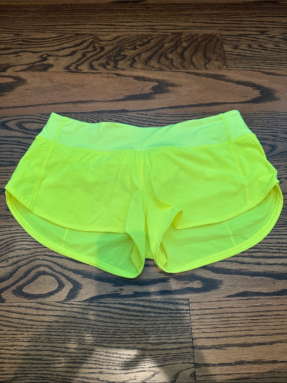 Women’s Sz. 8 lululemon athletica Neon Speed Up low rise 2.5” Running Shorts